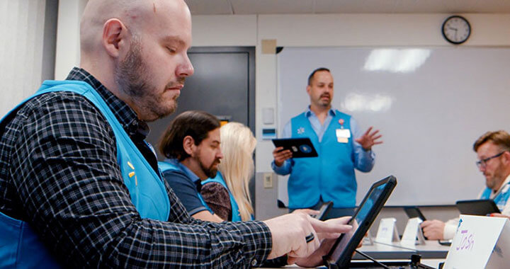 Wal-Mart employees training online
